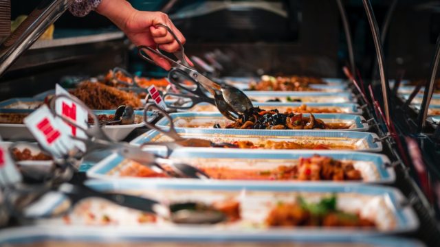 食べ放題 ビュッフェ Buffet は英語で バフェィ と発音 オンボードキャリア